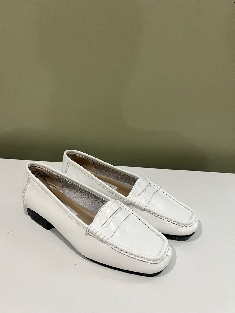Bellini White Women's Penny Loafers 7M